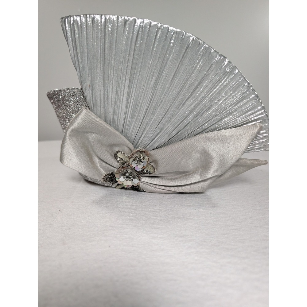 Whittall & Shon Silver Metallic Church Derby Hat Satin Bow Sequin USA 6 Vintage